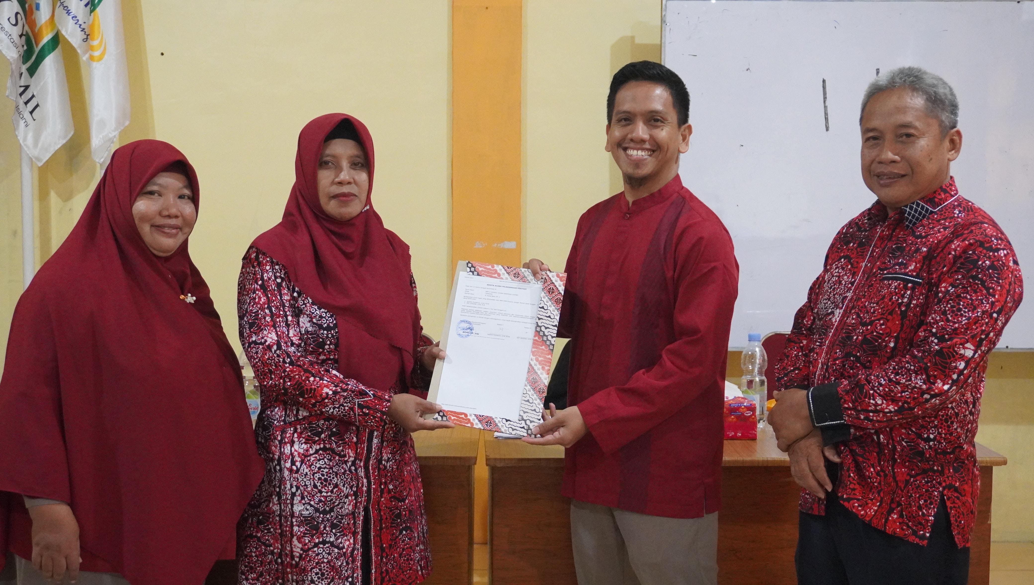 SMP IT Daarul Hikmah Bontang Lestari Sambut Tim Asesor BAN-PDM Kaltim untuk Visitasi Akreditasi