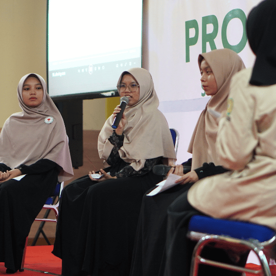 Program kepemimpinan dan pembinaan karakter